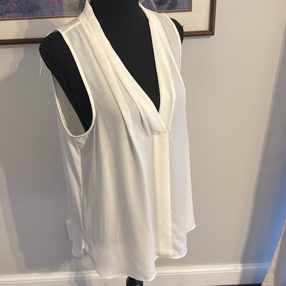 NWT Vince Camuto Blouse - Size L - Picture 2 of 6